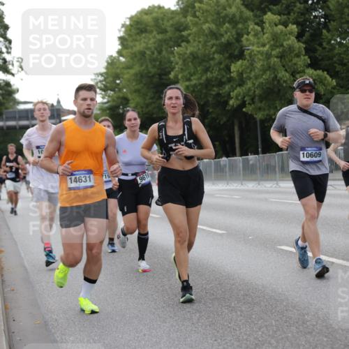 29.06.2025 - hella hamburg halbmarathon Jannik Wohlers http://msf.ph/oto/8142885 29.06.2025 10:07:52 Lombardsbrücke 2427, 5926, 7198, 7348, 7476, 8585, 9457, 9616, 9823, 10609, 10857, 12658, 13014, 14631, 15429, 18325 meine-sportfotos.de