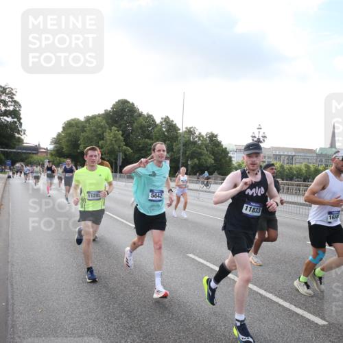 29.06.2025 - hella hamburg halbmarathon Jannik Wohlers http://msf.ph/oto/8142896 29.06.2025 09:45:48 Lombardsbrücke 2525, 3809, 3843, 3955, 4463, 4812, 5042, 6169, 6495, 7055, 7186, 7845, 8864, 8956, 9345, 10453, 11199, 11282, 11833, 12189, 14276, 14293, 14699, 15115, 15391, 15689, 16148, 16507, 16580, 16695, 16963, 17056, 17213, 17768, 17826, 18235, 18562, 18563, 19022, 19118 meine-sportfotos.de