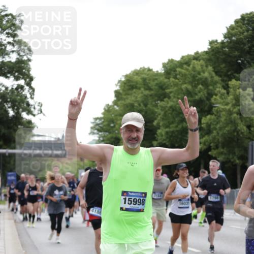 29.06.2025 - hella hamburg halbmarathon Jannik Wohlers http://msf.ph/oto/8142900 29.06.2025 10:44:50 Lombardsbrücke 1685, 1798, 3160, 3164, 3879, 3993, 4099, 4102, 4186, 4337, 4504, 4820, 4851, 5099, 5108, 5190, 5339, 5636, 5949, 6509, 6763, 6788, 6911, 6980, 7699, 7912, 8594, 8605, 8762, 10225, 11119, 11314, 11393, 11473, 11474, 11725, 12198, 12332, 12334, 12415, 12793, 12856, 12878, 12905, 13555, 14002, 14185, 14379, 14410, 14513, 14742, 14758, 14777, 15011, 15450, 15458, 15517, 15557, 15750, 15751, 15998 meine-sportfotos.de
