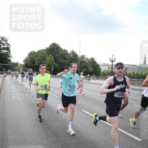 29.06.2025 - hella hamburg halbmarathon Jannik Wohlers http://msf.ph/oto/8142902 29.06.2025 09:45:48 Lombardsbrücke 2525, 3809, 3843, 3955, 4463, 4812, 5042, 6169, 6495, 7055, 7186, 7845, 8864, 8956, 9345, 10453, 11199, 11282, 11833, 12189, 14276, 14293, 14699, 15115, 15391, 15689, 16148, 16507, 16580, 16695, 16963, 17056, 17213, 17768, 17826, 18235, 18562, 18563, 19022, 19118 meine-sportfotos.de