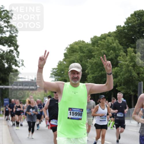 29.06.2025 - hella hamburg halbmarathon Jannik Wohlers http://msf.ph/oto/8142904 29.06.2025 10:44:50 Lombardsbrücke 1685, 1798, 3160, 3164, 3879, 3993, 4099, 4102, 4186, 4337, 4504, 4820, 4851, 5099, 5108, 5190, 5339, 5636, 5949, 6509, 6763, 6788, 6911, 6980, 7699, 7912, 8594, 8605, 8762, 10225, 11119, 11314, 11393, 11473, 11474, 11725, 12198, 12332, 12334, 12415, 12793, 12856, 12878, 12905, 13555, 14002, 14185, 14379, 14410, 14513, 14742, 14758, 14777, 15011, 15450, 15458, 15517, 15557, 15750, 15751, 15998 meine-sportfotos.de