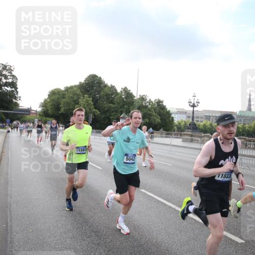 29.06.2025 - hella hamburg halbmarathon Jannik Wohlers http://msf.ph/oto/8142907 29.06.2025 09:45:48 Lombardsbrücke 2525, 3809, 3843, 3955, 4463, 4812, 5042, 6169, 6495, 7055, 7186, 7845, 8864, 8956, 9345, 10453, 11199, 11282, 11833, 12189, 14276, 14293, 14699, 15115, 15391, 15689, 16148, 16507, 16580, 16695, 16963, 17056, 17213, 17768, 17826, 18235, 18562, 18563, 19022, 19118 meine-sportfotos.de