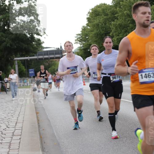 29.06.2025 - hella hamburg halbmarathon Jannik Wohlers http://msf.ph/oto/8142919 29.06.2025 10:07:53 Lombardsbrücke 2427, 5926, 7198, 7348, 7476, 8585, 9457, 9616, 9823, 10609, 10857, 12658, 13014, 14631, 15429, 16439, 18325 meine-sportfotos.de