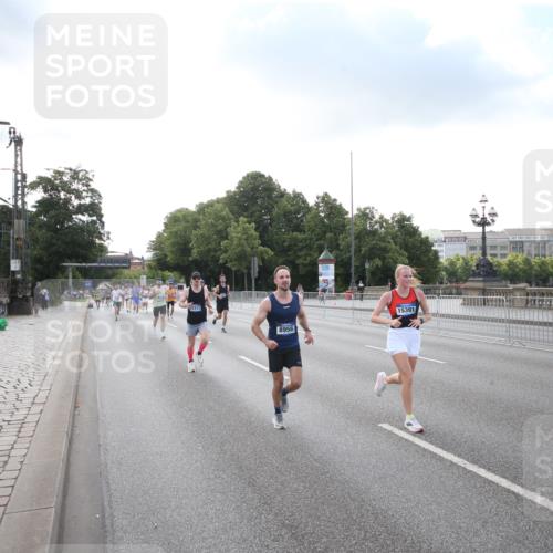 29.06.2025 - hella hamburg halbmarathon Jannik Wohlers http://msf.ph/oto/8142923 29.06.2025 09:45:50 Lombardsbrücke 2525, 3809, 3843, 3955, 4812, 5042, 6169, 6495, 7055, 7845, 7901, 8864, 8956, 9345, 10453, 11199, 11282, 11833, 13252, 13617, 14276, 14293, 14699, 15115, 15391, 15689, 16507, 16580, 16695, 16931, 16963, 17056, 17213, 17768, 17826, 18235, 18562, 18563, 19118 meine-sportfotos.de