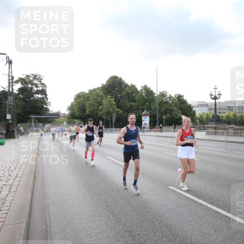 29.06.2025 - hella hamburg halbmarathon Jannik Wohlers http://msf.ph/oto/8142928 29.06.2025 09:45:50 Lombardsbrücke 2525, 3809, 3843, 3955, 4812, 5042, 6169, 6495, 7055, 7845, 7901, 8864, 8956, 9345, 10453, 11199, 11282, 11833, 13252, 13617, 14276, 14293, 14699, 15115, 15391, 15689, 16507, 16580, 16695, 16931, 16963, 17056, 17213, 17768, 17826, 18235, 18562, 18563, 19118 meine-sportfotos.de