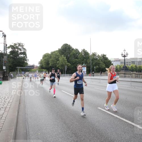 29.06.2025 - hella hamburg halbmarathon Jannik Wohlers http://msf.ph/oto/8142938 29.06.2025 09:45:50 Lombardsbrücke 2525, 3809, 3843, 3955, 4812, 5042, 6169, 6495, 7055, 7845, 7901, 8864, 8956, 9345, 10453, 11199, 11282, 11833, 13252, 13617, 14276, 14293, 14699, 15115, 15391, 15689, 16507, 16580, 16695, 16931, 16963, 17056, 17213, 17768, 17826, 18235, 18562, 18563, 19118 meine-sportfotos.de
