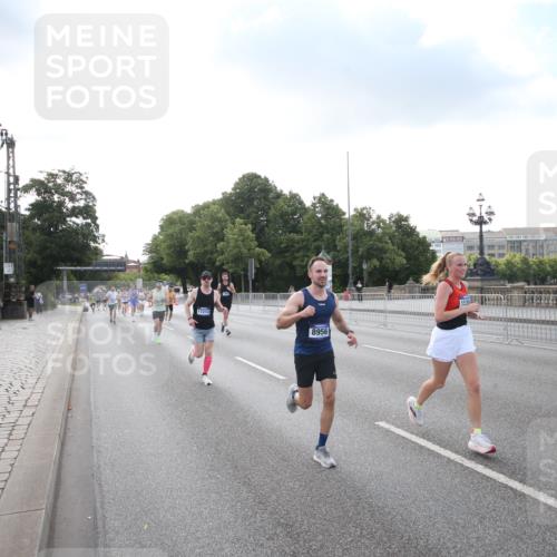 29.06.2025 - hella hamburg halbmarathon Jannik Wohlers http://msf.ph/oto/8142943 29.06.2025 09:45:50 Lombardsbrücke 2525, 3809, 3843, 3955, 4812, 5042, 6169, 6495, 7055, 7845, 7901, 8864, 8956, 9345, 10453, 11199, 11282, 11833, 13252, 13617, 14276, 14293, 14699, 15115, 15391, 15689, 16507, 16580, 16695, 16931, 16963, 17056, 17213, 17768, 17826, 18235, 18562, 18563, 19118 meine-sportfotos.de