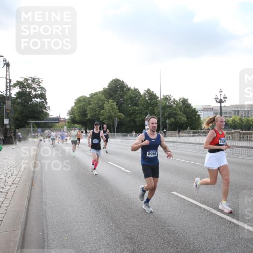 29.06.2025 - hella hamburg halbmarathon Jannik Wohlers http://msf.ph/oto/8142948 29.06.2025 09:45:50 Lombardsbrücke 2525, 3809, 3843, 3955, 4812, 5042, 6169, 6495, 7055, 7845, 7901, 8864, 8956, 9345, 10453, 11199, 11282, 11833, 13252, 13617, 14276, 14293, 14699, 15115, 15391, 15689, 16507, 16580, 16695, 16931, 16963, 17056, 17213, 17768, 17826, 18235, 18562, 18563, 19118 meine-sportfotos.de