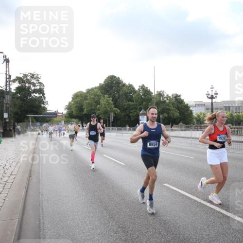 29.06.2025 - hella hamburg halbmarathon Jannik Wohlers http://msf.ph/oto/8142954 29.06.2025 09:45:50 Lombardsbrücke 2525, 3809, 3843, 3955, 4812, 5042, 6169, 6495, 7055, 7845, 7901, 8864, 8956, 9345, 10453, 11199, 11282, 11833, 13252, 13617, 14276, 14293, 14699, 15115, 15391, 15689, 16507, 16580, 16695, 16931, 16963, 17056, 17213, 17768, 17826, 18235, 18562, 18563, 19118 meine-sportfotos.de