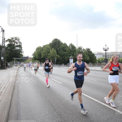 29.06.2025 - hella hamburg halbmarathon Jannik Wohlers http://msf.ph/oto/8142960 29.06.2025 09:45:50 Lombardsbrücke 2525, 3809, 3843, 3955, 4812, 5042, 6169, 6495, 7055, 7845, 7901, 8864, 8956, 9345, 10453, 11199, 11282, 11833, 13252, 13617, 14276, 14293, 14699, 15115, 15391, 15689, 16507, 16580, 16695, 16931, 16963, 17056, 17213, 17768, 17826, 18235, 18562, 18563, 19118 meine-sportfotos.de