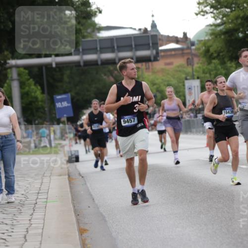 29.06.2025 - hella hamburg halbmarathon Jannik Wohlers http://msf.ph/oto/8142963 29.06.2025 10:07:56 Lombardsbrücke 2427, 5926, 6590, 7198, 7476, 9457, 9616, 9823, 10609, 10857, 11780, 12658, 13014, 14631, 14902, 14965, 15429, 16439 meine-sportfotos.de