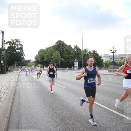 29.06.2025 - hella hamburg halbmarathon Jannik Wohlers http://msf.ph/oto/8142966 29.06.2025 09:45:50 Lombardsbrücke 2525, 3809, 3843, 3955, 4812, 5042, 6169, 6495, 7055, 7845, 7901, 8864, 8956, 9345, 10453, 11199, 11282, 11833, 13252, 13617, 14276, 14293, 14699, 15115, 15391, 15689, 16507, 16580, 16695, 16931, 16963, 17056, 17213, 17768, 17826, 18235, 18562, 18563, 19118 meine-sportfotos.de