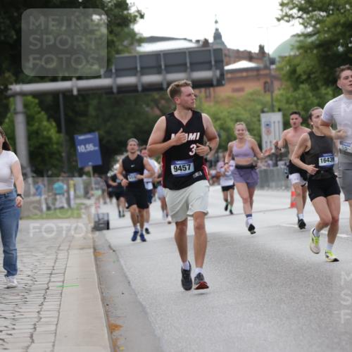 29.06.2025 - hella hamburg halbmarathon Jannik Wohlers http://msf.ph/oto/8142968 29.06.2025 10:07:56 Lombardsbrücke 2427, 5926, 6590, 7198, 7476, 9457, 9616, 9823, 10609, 10857, 11780, 12658, 13014, 14631, 14902, 14965, 15429, 16439 meine-sportfotos.de