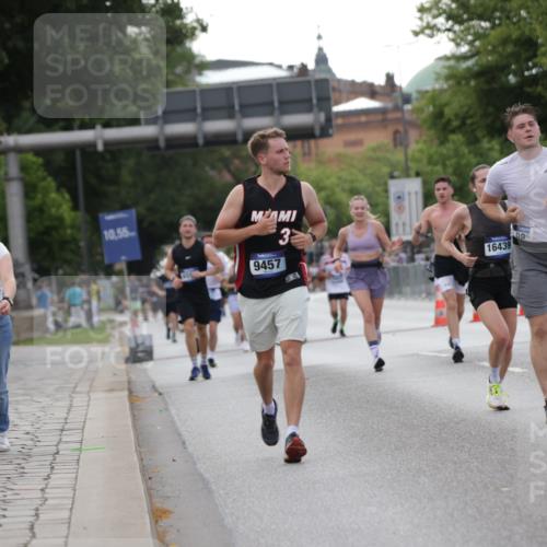 29.06.2025 - hella hamburg halbmarathon Jannik Wohlers http://msf.ph/oto/8142971 29.06.2025 10:07:56 Lombardsbrücke 2427, 5926, 6590, 7198, 7476, 9457, 9616, 9823, 10609, 10857, 11780, 12658, 13014, 14631, 14902, 14965, 15429, 16439 meine-sportfotos.de