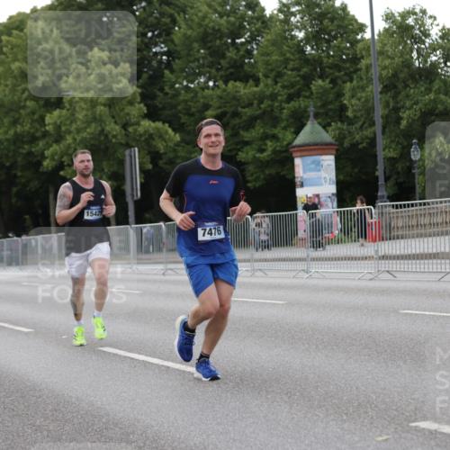 29.06.2025 - hella hamburg halbmarathon Jannik Wohlers http://msf.ph/oto/8142977 29.06.2025 10:07:57 Lombardsbrücke 2427, 5926, 6590, 7198, 7476, 9457, 9616, 9823, 10609, 10857, 11780, 12658, 13014, 14631, 14902, 14965, 15429, 16439 meine-sportfotos.de