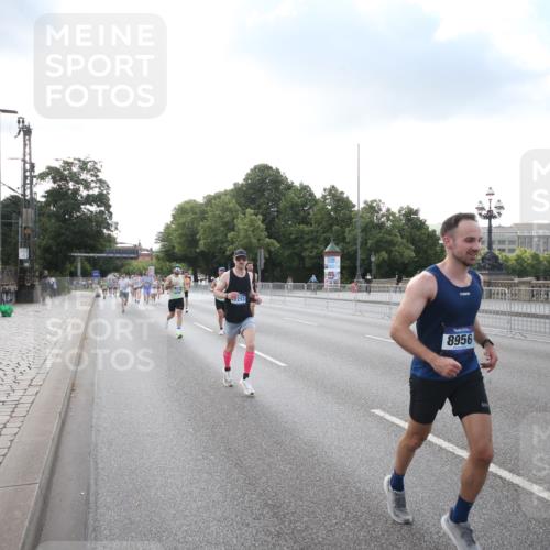 29.06.2025 - hella hamburg halbmarathon Jannik Wohlers http://msf.ph/oto/8142979 29.06.2025 09:45:50 Lombardsbrücke 2525, 3809, 3843, 3955, 4812, 5042, 6169, 6495, 7055, 7845, 7901, 8864, 8956, 9345, 10453, 11199, 11282, 11833, 13252, 13617, 14276, 14293, 14699, 15115, 15391, 15689, 16507, 16580, 16695, 16931, 16963, 17056, 17213, 17768, 17826, 18235, 18562, 18563, 19118 meine-sportfotos.de