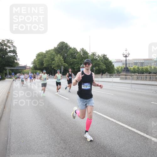 29.06.2025 - hella hamburg halbmarathon Jannik Wohlers http://msf.ph/oto/8142985 29.06.2025 09:45:51 Lombardsbrücke 2525, 3809, 3843, 3955, 4812, 5042, 6169, 6495, 7055, 7534, 7845, 7901, 8864, 8956, 9345, 10453, 10865, 11199, 11282, 11833, 13252, 13617, 14276, 14293, 14699, 15115, 15391, 15689, 16507, 16580, 16695, 16931, 16963, 17056, 17213, 17768, 17826, 18235, 18562, 18563, 19118 meine-sportfotos.de