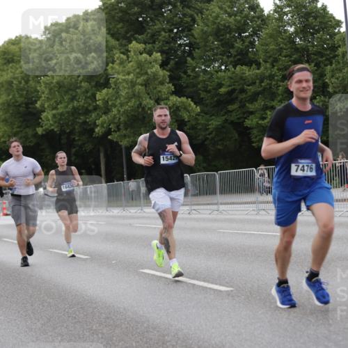 29.06.2025 - hella hamburg halbmarathon Jannik Wohlers http://msf.ph/oto/8142988 29.06.2025 10:07:57 Lombardsbrücke 2427, 5926, 6590, 7198, 7476, 9457, 9616, 9823, 10609, 10857, 11780, 12658, 13014, 14631, 14902, 14965, 15429, 16439 meine-sportfotos.de