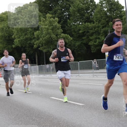 29.06.2025 - hella hamburg halbmarathon Jannik Wohlers http://msf.ph/oto/8142995 29.06.2025 10:07:57 Lombardsbrücke 2427, 5926, 6590, 7198, 7476, 9457, 9616, 9823, 10609, 10857, 11780, 12658, 13014, 14631, 14902, 14965, 15429, 16439 meine-sportfotos.de