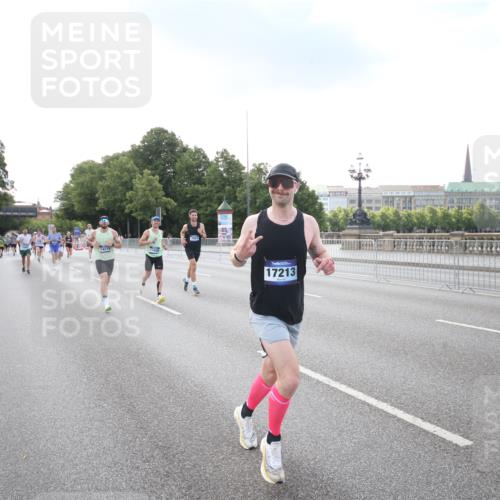 29.06.2025 - hella hamburg halbmarathon Jannik Wohlers http://msf.ph/oto/8143001 29.06.2025 09:45:51 Lombardsbrücke 2525, 3809, 3843, 3955, 4812, 5042, 6169, 6495, 7055, 7534, 7845, 7901, 8864, 8956, 9345, 10453, 10865, 11199, 11282, 11833, 13252, 13617, 14276, 14293, 14699, 15115, 15391, 15689, 16507, 16580, 16695, 16931, 16963, 17056, 17213, 17768, 17826, 18235, 18562, 18563, 19118 meine-sportfotos.de