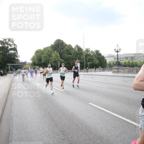 29.06.2025 - hella hamburg halbmarathon Jannik Wohlers http://msf.ph/oto/8143007 29.06.2025 09:45:52 Lombardsbrücke 2525, 3809, 3843, 3955, 5042, 6169, 6495, 7055, 7534, 7845, 7901, 8864, 8956, 9345, 10453, 10865, 11199, 11282, 11833, 13252, 13617, 14276, 14293, 14699, 15115, 15391, 15689, 16507, 16580, 16695, 16931, 16963, 17056, 17213, 17768, 17826, 18235, 18562, 18563, 19118 meine-sportfotos.de