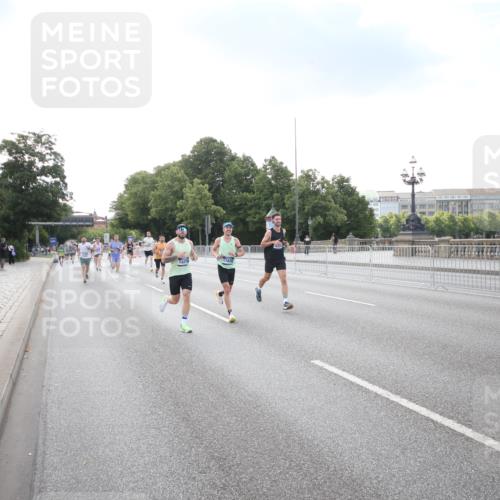 29.06.2025 - hella hamburg halbmarathon Jannik Wohlers http://msf.ph/oto/8143013 29.06.2025 09:45:52 Lombardsbrücke 2525, 3809, 3843, 3955, 5042, 6169, 6495, 7055, 7534, 7845, 7901, 8864, 8956, 9345, 10453, 10865, 11199, 11282, 11833, 13252, 13617, 14276, 14293, 14699, 15115, 15391, 15689, 16507, 16580, 16695, 16931, 16963, 17056, 17213, 17768, 17826, 18235, 18562, 18563, 19118 meine-sportfotos.de