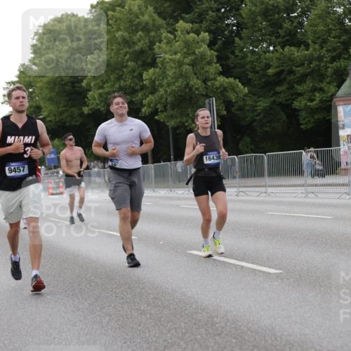 29.06.2025 - hella hamburg halbmarathon Jannik Wohlers http://msf.ph/oto/8143014 29.06.2025 10:07:59 Lombardsbrücke 1427, 2427, 5926, 6590, 7198, 7476, 9457, 9616, 9823, 10609, 10857, 11780, 13014, 14631, 14902, 14965, 15429, 16439 meine-sportfotos.de