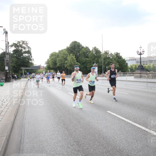 29.06.2025 - hella hamburg halbmarathon Jannik Wohlers http://msf.ph/oto/8143032 29.06.2025 09:45:52 Lombardsbrücke 2525, 3809, 3843, 3955, 5042, 6169, 6495, 7055, 7534, 7845, 7901, 8864, 8956, 9345, 10453, 10865, 11199, 11282, 11833, 13252, 13617, 14276, 14293, 14699, 15115, 15391, 15689, 16507, 16580, 16695, 16931, 16963, 17056, 17213, 17768, 17826, 18235, 18562, 18563, 19118 meine-sportfotos.de