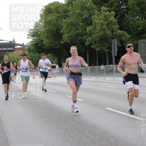 29.06.2025 - hella hamburg halbmarathon Jannik Wohlers http://msf.ph/oto/8143035 29.06.2025 10:08:02 Lombardsbrücke 1427, 2427, 5926, 6590, 7198, 7476, 9457, 9616, 9823, 10092, 10609, 10857, 11780, 13014, 14631, 14902, 14965, 15429, 16439 meine-sportfotos.de