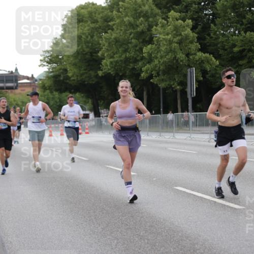 29.06.2025 - hella hamburg halbmarathon Jannik Wohlers http://msf.ph/oto/8143043 29.06.2025 10:08:02 Lombardsbrücke 1427, 2427, 5926, 6590, 7198, 7476, 9457, 9616, 9823, 10092, 10609, 10857, 11780, 13014, 14631, 14902, 14965, 15429, 16439 meine-sportfotos.de