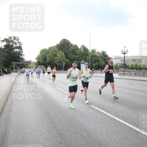 29.06.2025 - hella hamburg halbmarathon Jannik Wohlers http://msf.ph/oto/8143048 29.06.2025 09:45:53 Lombardsbrücke 2525, 3809, 3843, 3955, 5042, 6169, 7055, 7534, 7845, 7901, 8784, 8864, 8956, 9345, 10453, 10865, 11282, 11833, 13252, 13617, 14276, 14293, 14699, 15115, 15391, 15689, 16065, 16140, 16507, 16580, 16695, 16931, 17056, 17213, 17768, 17826, 18235, 18562, 18563 meine-sportfotos.de