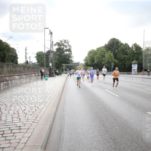 29.06.2025 - hella hamburg halbmarathon Jannik Wohlers http://msf.ph/oto/8143054 29.06.2025 09:45:54 Lombardsbrücke 2525, 3809, 3843, 3955, 5042, 6169, 7055, 7534, 7845, 7901, 8784, 8864, 8956, 9345, 10453, 10865, 11282, 11833, 13252, 13617, 14276, 14293, 14699, 15115, 15391, 15689, 16065, 16140, 16507, 16580, 16695, 16931, 17056, 17213, 17768, 17826, 18235, 18562, 18563 meine-sportfotos.de
