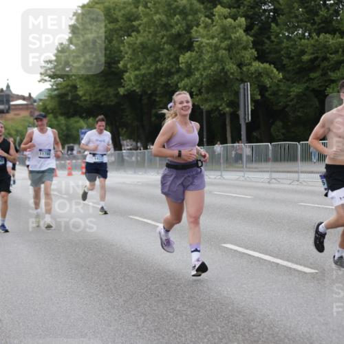 29.06.2025 - hella hamburg halbmarathon Jannik Wohlers http://msf.ph/oto/8143064 29.06.2025 10:08:02 Lombardsbrücke 1427, 2427, 5926, 6590, 7198, 7476, 9457, 9616, 9823, 10092, 10609, 10857, 11780, 13014, 14631, 14902, 14965, 15429, 16439 meine-sportfotos.de