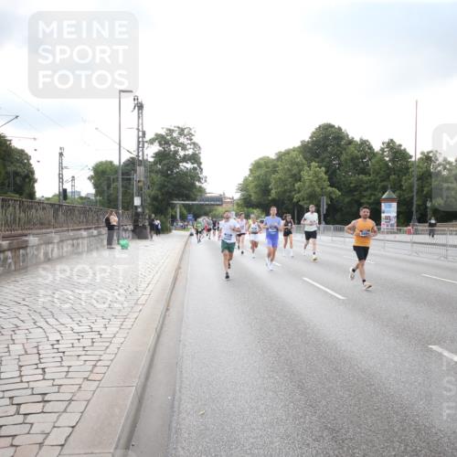 29.06.2025 - hella hamburg halbmarathon Jannik Wohlers http://msf.ph/oto/8143068 29.06.2025 09:45:54 Lombardsbrücke 2525, 3809, 3843, 3955, 5042, 6169, 7055, 7534, 7845, 7901, 8784, 8864, 8956, 9345, 10453, 10865, 11282, 11833, 13252, 13617, 14276, 14293, 14699, 15115, 15391, 15689, 16065, 16140, 16507, 16580, 16695, 16931, 17056, 17213, 17768, 17826, 18235, 18562, 18563 meine-sportfotos.de