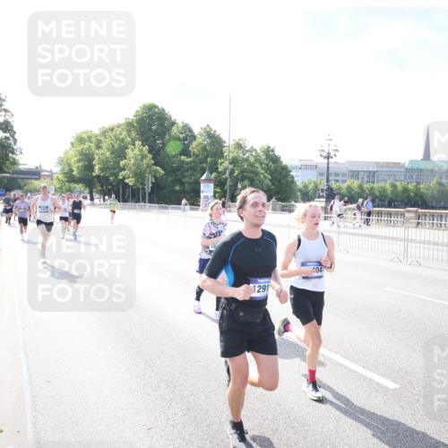 29.06.2025 - hella hamburg halbmarathon Jannik Wohlers http://msf.ph/oto/8143077 29.06.2025 09:47:58 Lombardsbrücke 1290, 1385, 1505, 1710, 1743, 2767, 3959, 4860, 5709, 6829, 7884, 8933, 10404, 10793, 10852, 11620, 11929, 12051, 12488, 12514, 12916, 13483, 13595, 13975, 14875, 14908, 15931, 15959, 16119, 17022, 17217, 17643, 18038, 18103, 18220, 18237, 18679, 18733, 19151 meine-sportfotos.de