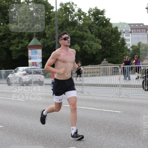 29.06.2025 - hella hamburg halbmarathon Jannik Wohlers http://msf.ph/oto/8143081 29.06.2025 10:08:03 Lombardsbrücke 1427, 2427, 5926, 6590, 7198, 7476, 9457, 9616, 9823, 10092, 10609, 10857, 11780, 13014, 14631, 14902, 14965, 15429, 16439 meine-sportfotos.de