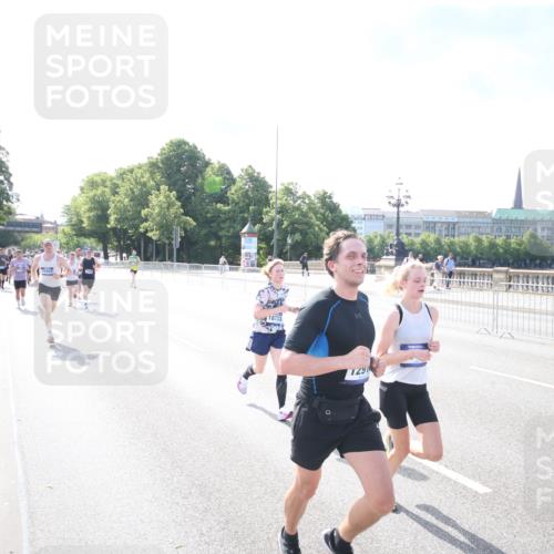 29.06.2025 - hella hamburg halbmarathon Jannik Wohlers http://msf.ph/oto/8143083 29.06.2025 09:47:58 Lombardsbrücke 1290, 1385, 1505, 1710, 1743, 2767, 3959, 4860, 5709, 6829, 7884, 8933, 10404, 10793, 10852, 11620, 11929, 12051, 12488, 12514, 12916, 13483, 13595, 13975, 14875, 14908, 15931, 15959, 16119, 17022, 17217, 17643, 18038, 18103, 18220, 18237, 18679, 18733, 19151 meine-sportfotos.de