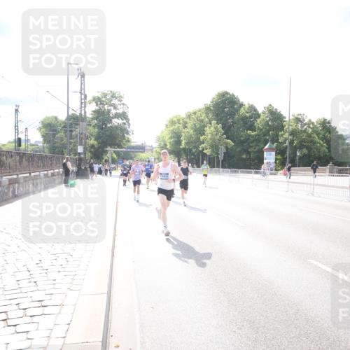 29.06.2025 - hella hamburg halbmarathon Jannik Wohlers http://msf.ph/oto/8143089 29.06.2025 09:47:59 Lombardsbrücke 1290, 1385, 1505, 1710, 1743, 2767, 3959, 4860, 5554, 5709, 6829, 7884, 8933, 9403, 10404, 10793, 10852, 11620, 11929, 12051, 12488, 12514, 12916, 13483, 13595, 13975, 14875, 14908, 15931, 15959, 16119, 17022, 17217, 17643, 17658, 18038, 18103, 18220, 18237, 18679, 18733, 19151 meine-sportfotos.de