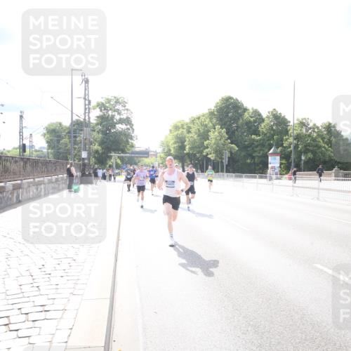 29.06.2025 - hella hamburg halbmarathon Jannik Wohlers http://msf.ph/oto/8143094 29.06.2025 09:47:59 Lombardsbrücke 1290, 1385, 1505, 1710, 1743, 2767, 3959, 4860, 5554, 5709, 6829, 7884, 8933, 9403, 10404, 10793, 10852, 11620, 11929, 12051, 12488, 12514, 12916, 13483, 13595, 13975, 14875, 14908, 15931, 15959, 16119, 17022, 17217, 17643, 17658, 18038, 18103, 18220, 18237, 18679, 18733, 19151 meine-sportfotos.de