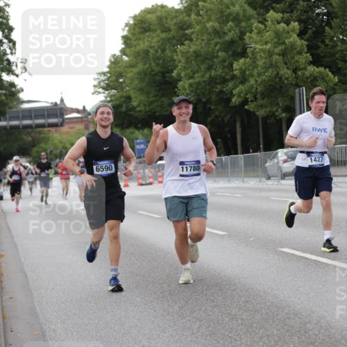 29.06.2025 - hella hamburg halbmarathon Jannik Wohlers http://msf.ph/oto/8143129 29.06.2025 10:08:04 Lombardsbrücke 1427, 2427, 5926, 6590, 7198, 7476, 9457, 9616, 9823, 9951, 9958, 10092, 10857, 11780, 14631, 14902, 14965, 15429, 16439 meine-sportfotos.de