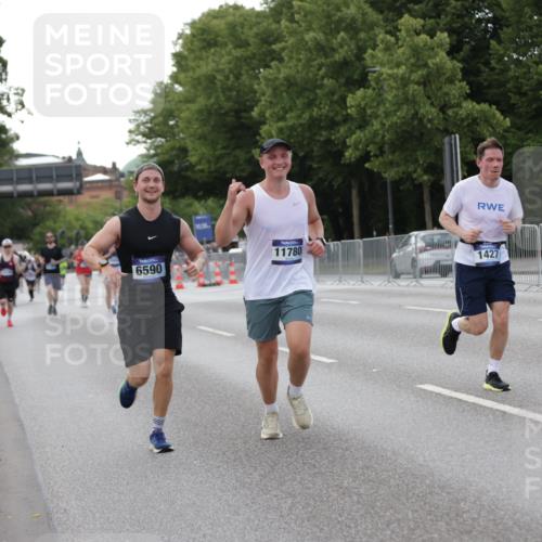 29.06.2025 - hella hamburg halbmarathon Jannik Wohlers http://msf.ph/oto/8143134 29.06.2025 10:08:04 Lombardsbrücke 1427, 2427, 5926, 6590, 7198, 7476, 9457, 9616, 9823, 9951, 9958, 10092, 10857, 11780, 14631, 14902, 14965, 15429, 16439 meine-sportfotos.de