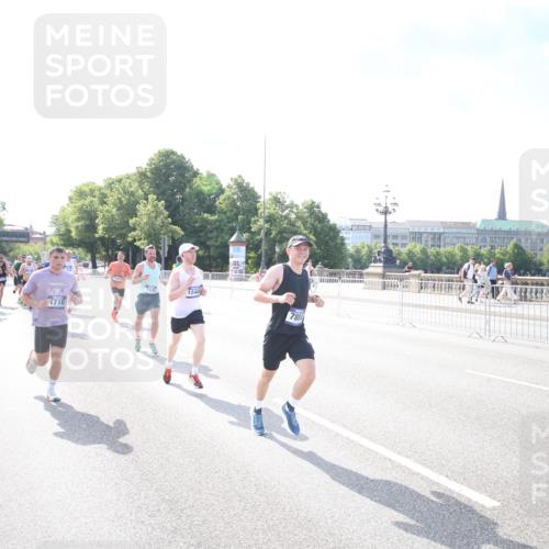 29.06.2025 - hella hamburg halbmarathon Jannik Wohlers http://msf.ph/oto/8143158 29.06.2025 09:48:01 Lombardsbrücke 1290, 1505, 1710, 2767, 4860, 5554, 5709, 6829, 7884, 8933, 9403, 10404, 10793, 10852, 11929, 12051, 12488, 12514, 12916, 13483, 13595, 13975, 14875, 15931, 15959, 16119, 17005, 17022, 17217, 17643, 17658, 18038, 18103, 18220, 18237, 18679, 18733, 18802, 19151 meine-sportfotos.de