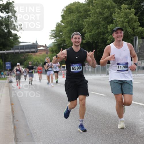 29.06.2025 - hella hamburg halbmarathon Jannik Wohlers http://msf.ph/oto/8143160 29.06.2025 10:08:05 Lombardsbrücke 1427, 6100, 6590, 7198, 7476, 9457, 9616, 9823, 9951, 9958, 10092, 11780, 11967, 12144, 14631, 14902, 14965, 15429, 16439 meine-sportfotos.de