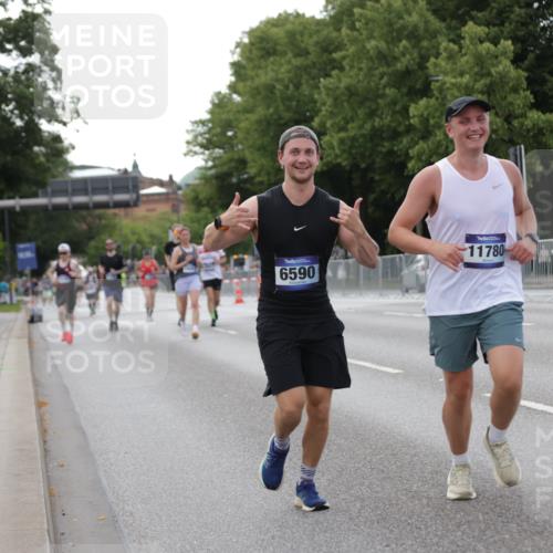 29.06.2025 - hella hamburg halbmarathon Jannik Wohlers http://msf.ph/oto/8143165 29.06.2025 10:08:05 Lombardsbrücke 1427, 6100, 6590, 7198, 7476, 9457, 9616, 9823, 9951, 9958, 10092, 11780, 11967, 12144, 14631, 14902, 14965, 15429, 16439 meine-sportfotos.de
