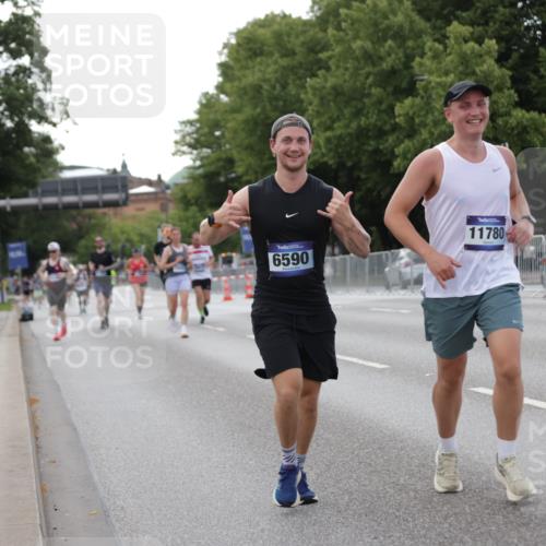 29.06.2025 - hella hamburg halbmarathon Jannik Wohlers http://msf.ph/oto/8143168 29.06.2025 10:08:05 Lombardsbrücke 1427, 6100, 6590, 7198, 7476, 9457, 9616, 9823, 9951, 9958, 10092, 11780, 11967, 12144, 14631, 14902, 14965, 15429, 16439 meine-sportfotos.de