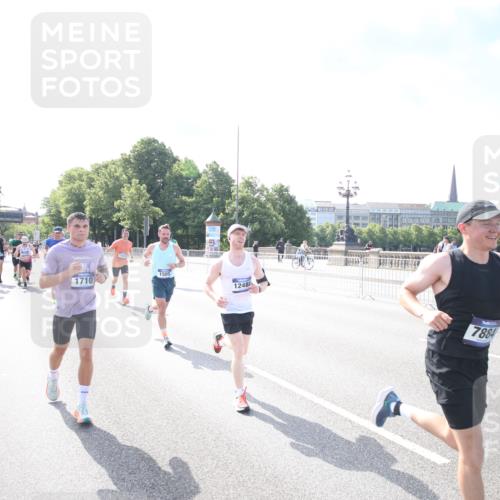29.06.2025 - hella hamburg halbmarathon Jannik Wohlers http://msf.ph/oto/8143170 29.06.2025 09:48:02 Lombardsbrücke 1290, 1505, 1710, 2767, 4860, 5554, 5709, 7884, 8933, 9403, 10404, 10793, 10852, 11929, 12051, 12488, 12514, 12916, 13483, 13975, 14875, 15931, 15959, 16119, 17005, 17022, 17643, 17658, 18038, 18220, 18237, 18679, 18733, 18802, 19151 meine-sportfotos.de