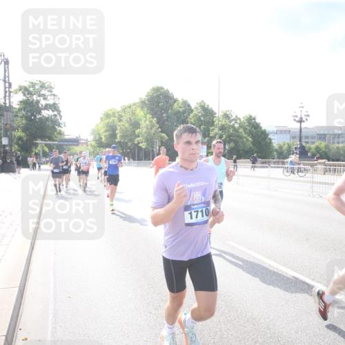 29.06.2025 - hella hamburg halbmarathon Jannik Wohlers http://msf.ph/oto/8143189 29.06.2025 09:48:02 Lombardsbrücke 1290, 1505, 1710, 2767, 4860, 5554, 5709, 7884, 8933, 9403, 10404, 10793, 10852, 11929, 12051, 12488, 12514, 12916, 13483, 13975, 14875, 15931, 15959, 16119, 17005, 17022, 17643, 17658, 18038, 18220, 18237, 18679, 18733, 18802, 19151 meine-sportfotos.de