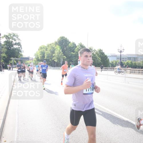 29.06.2025 - hella hamburg halbmarathon Jannik Wohlers http://msf.ph/oto/8143195 29.06.2025 09:48:02 Lombardsbrücke 1290, 1505, 1710, 2767, 4860, 5554, 5709, 7884, 8933, 9403, 10404, 10793, 10852, 11929, 12051, 12488, 12514, 12916, 13483, 13975, 14875, 15931, 15959, 16119, 17005, 17022, 17643, 17658, 18038, 18220, 18237, 18679, 18733, 18802, 19151 meine-sportfotos.de