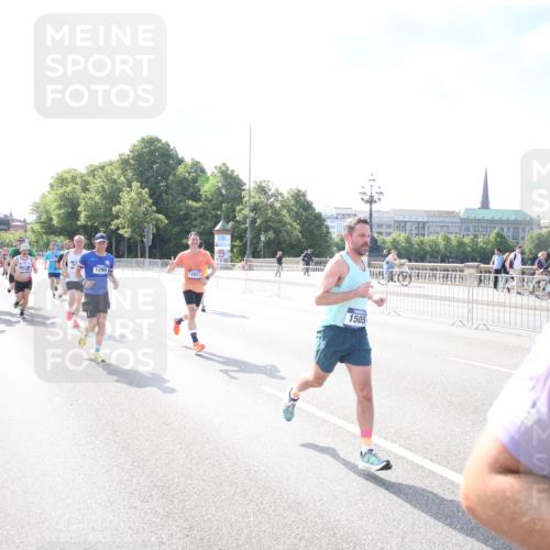 29.06.2025 - hella hamburg halbmarathon Jannik Wohlers http://msf.ph/oto/8143201 29.06.2025 09:48:03 Lombardsbrücke 1290, 1505, 1710, 2399, 2767, 3480, 5554, 5709, 7884, 8933, 9403, 10404, 10793, 10852, 11929, 12051, 12488, 12916, 13483, 13975, 14875, 15931, 15959, 16119, 17005, 17022, 17643, 17658, 18038, 18220, 18237, 18733, 18802, 19151 meine-sportfotos.de