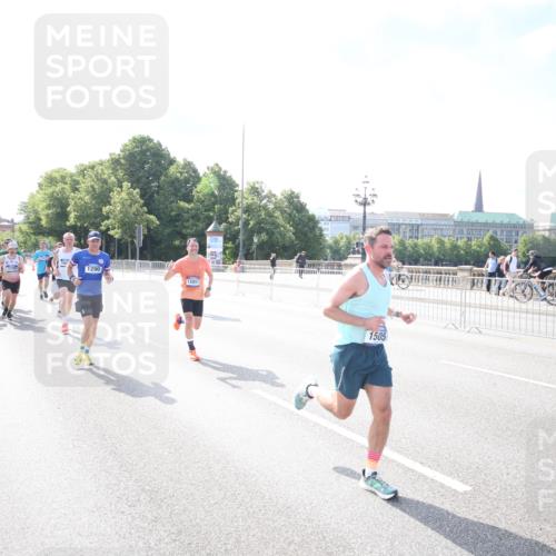 29.06.2025 - hella hamburg halbmarathon Jannik Wohlers http://msf.ph/oto/8143207 29.06.2025 09:48:03 Lombardsbrücke 1290, 1505, 1710, 2399, 2767, 3480, 5554, 5709, 7884, 8933, 9403, 10404, 10793, 10852, 11929, 12051, 12488, 12916, 13483, 13975, 14875, 15931, 15959, 16119, 17005, 17022, 17643, 17658, 18038, 18220, 18237, 18733, 18802, 19151 meine-sportfotos.de